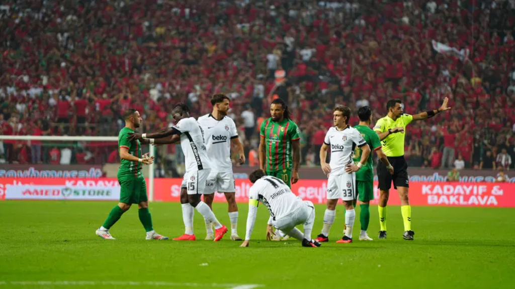 Amedspor beat Beşiktaş 3-2 to move top of the Turkish Süper Lig.