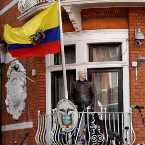 Son Dakika: Julian Assange gözaltına alındı (Video)