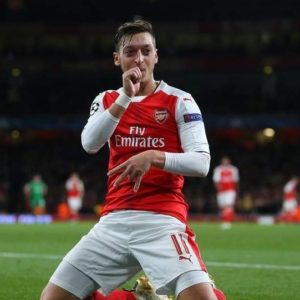 Mesut Özil 16 bin kişiye yemek verdi