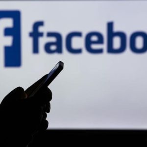Çamaşır suyu satmaya çalışan bile var! Facebook, virüsle ilgili reklamları yasaklıyor!