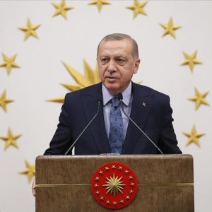 “Gençlerimizin çoğu 30’u aşkın evleniyor ya da çoğu evde kalıyor. Böyle bir şey olur mu ya?”