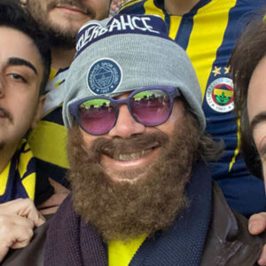 Fenerbahçeli eski yıldız kılık değiştirerek derbiyi tribünde izlemiş