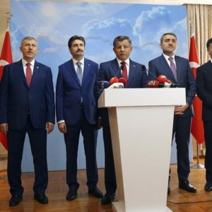 Son Dakika: Davutoğlu istifa etti