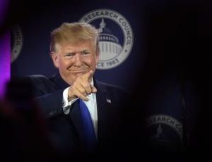 Trump tehditlerine devam ediyor
