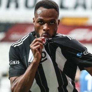 Cyle Larin ve yönetim problemi