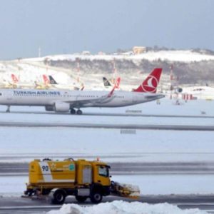 Olumsuz hava koşulları nedeniyle İstanbul Havalimanı’nda tüm seferler durduruldu