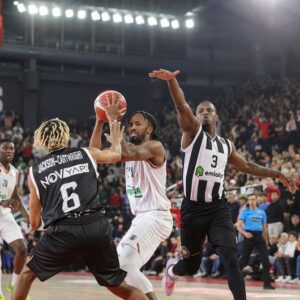 Beşiktaş İzmir’de de kayıp!. Karşıyaka 94 -BJK 90