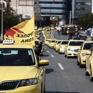 Atina’da taksiciler iş bırakma eylemi yaptı