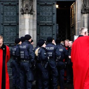 Köln Katedrali’ne saldırı uyarısı: Tacikler gözaltında