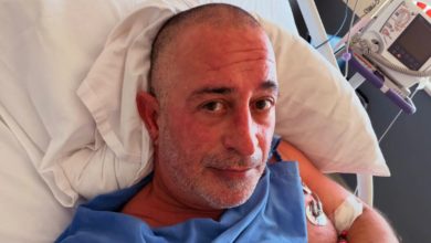Cem Yılmaz taburcu oldu! 19 Çanakkale’de kalp krizi geçiren ve anjiyo ile müdahale edilen Cem Yılmaz, iki günlük hastane takibinin ardından taburcu edildi.