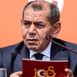 Galatasaray Başkanı Dursun Özbek’e taraftar isyanı