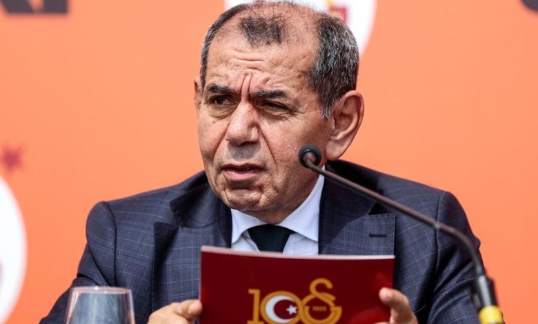 Galatasaray Başkanı Dursun Özbek’e taraftar isyanı 1 Galatasaray taraftarları, şu ana kadar transfer yapmayan başkan Dursun Özbek'i sosyal medyada istifaya çağırdı