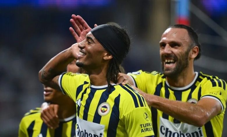18 yıllık hasret bitti! Fenerbahçe Şampiyonlar Ligi’nde 2 Fenerbahçe, UEFA Şampiyonlar Ligi play-off turu rövanşında Olimpik Lyon'u deplasmanda 2-1 mağlup ederek 18 yıllık hasrete son verdi