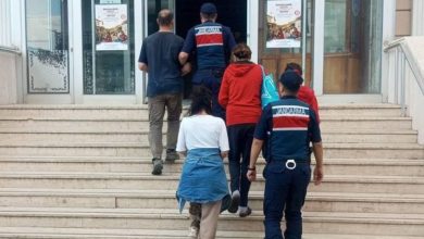 İstanbul ve Muğla’da FETÖ’nün güncel yapılanmasına yönelik düzenlenen operasyonlarda gözaltına alınan Esma Batmaz ile Hilal Köseoğlu, çıkarıldıkları mahkemece tutuklandı.