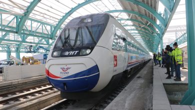 Tren biletinde büyük kolaylık 3 Tren yolculuklarında 1 Eylül itibarıyla tamamen e-bilet uygulamasına geçilecek. 'Yolculuk Bilgilendirme' e-postasında yer alan PDF dokümanındaki bağlantıya tıklayarak e-biletlerine kolayca erişebilecek