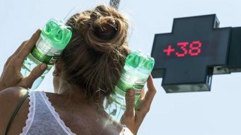 İtalya’da kırmızı alarm! Sıcaklık 40 dereceye dayanacak 1 İtalya’nın güneyindeki Reggio Calabria’da aşırı sıcaklar nedeniyle en yüksek uyarı seviyesi olan 3. derece kırmızı alarm devam ediyor.