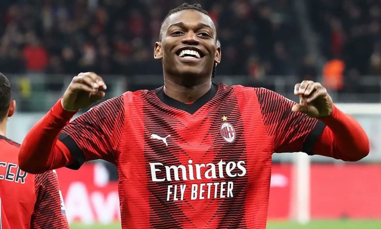 Galatasaray, Rafael Leao’yu bitirdi iddiası 1 İtalyan basınına göre Galatasaray, Milan'ın skorer sol kanadı Rafael Leao'yu 44 milyon Euro'ya renklerine bağladı