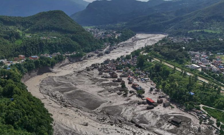Nepal’de Rasuwa başta olmak üzere geniş bir bölgede etkili olan selin ardından arama kurtarma çalışmaları sürüyor.