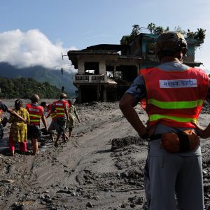 Nepal’de korkunç felaket! Sel 10 bin evi yuttu