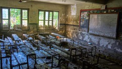 Nepal'de selden ağır hasar gören bir okulun müdürü, yaklaşık 900 öğrenciyi güvenli bir yere tahliye ederek kurtulmalarını sağladı