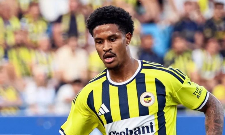 Oosterwolde: Ben kalmak istedim, gitmem yönünde karar verildi 11 Fenerbahçe’nin transferi için Roma ile anlaşmaya vardığı Jayden Oosterwolde, İstanbul’dan ayrılırken dikkat çeken açıklamalarda bulundu.