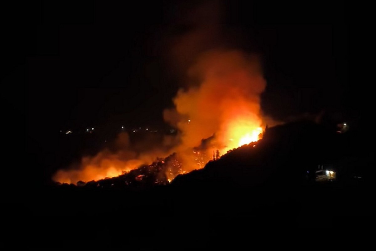 Yunanistan’da Yangın: Kefalonya’da Tahliye, Attika’da Evler Yandı