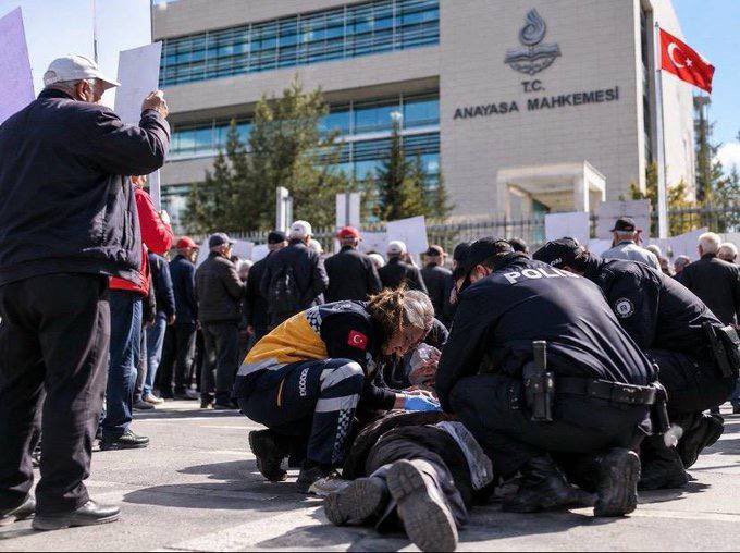 Ankara intihar! Emekli polis toprağa verildi