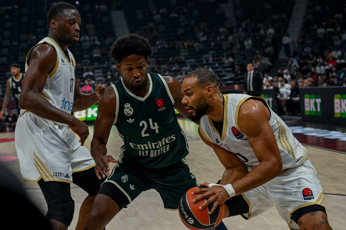 EuroLeague’de açılış seansı nefesleri kesti