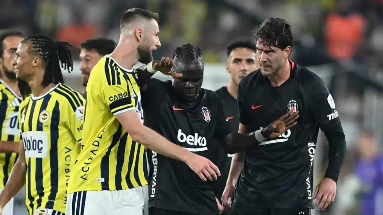 Dusan Vlahovic’e Fenerbahçe derbisinde yaşanan olay nedeniyle PFDK tarafından 1 maç men ve 100 bin TL para cezası verildi.