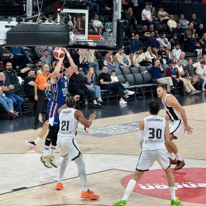 Beşiktaş, Anadolu Efes’e direnemedi
