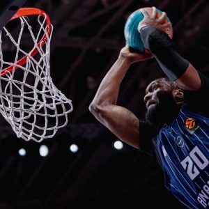 Anadolu Efes perdeyi Barcelona ile açtı