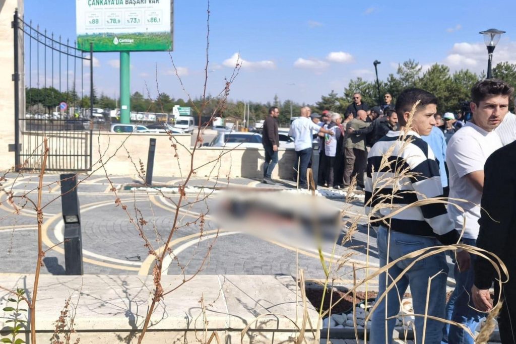 Ankara’da emeklilerin eyleminde intihar girişimi! 1 emekli2 1024x683 1