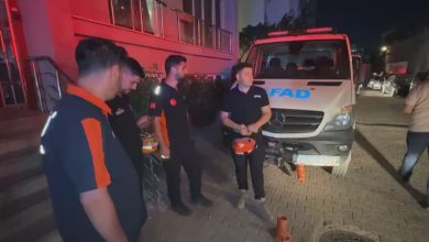 İstanbul Esenyurt'ta bir sitenin otoparkında başlayan yangın nedeniyle oluşan yoğun duman tüm binayı sardı