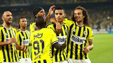 Fenerbahçe’de 4 yeni transfer ilk derbisine çıkabilir 5 Süper Lig’de sezonun ilk derbisinde Fenerbahçe ile Beşiktaş karşı karşıya gelecek. Derbi öncesinde Fenerbahçe'de 4 isim büyük heyecan yaşıyor