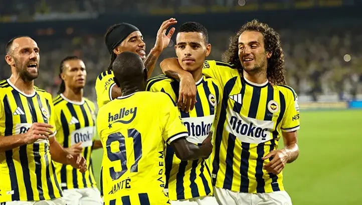 Fenerbahçe’de 4 yeni transfer ilk derbisine çıkabilir 3 Süper Lig’de sezonun ilk derbisinde Fenerbahçe ile Beşiktaş karşı karşıya gelecek. Derbi öncesinde Fenerbahçe'de 4 isim büyük heyecan yaşıyor
