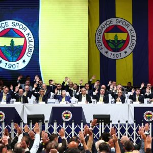 Fenerbahçe Genel Kurulu’nda tansiyon yükseldi
