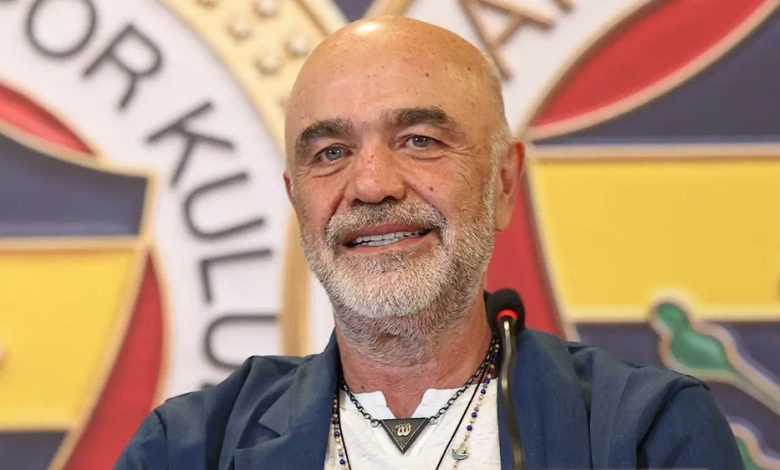 Fenerbahçe’de 4 ayrılık birden! Cihan Kamer isimleri açıkladı 1 Fenerbahçe’de yeni sezon kadrosunu şekillendirme çalışmaları sürerken takımdan ayrılacak futbolcular netleşmeye başladı.