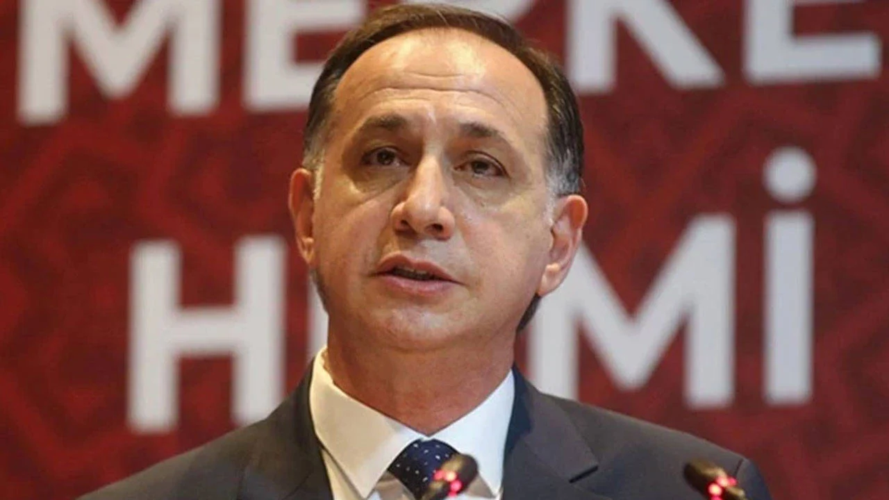 MHK Başkanı Ferhat Gündoğdu gözaltına alındı 1 MHK Başkanı Ferhat Gündoğdu, yürütülen soruşturma kapsamında gözaltına alındı.