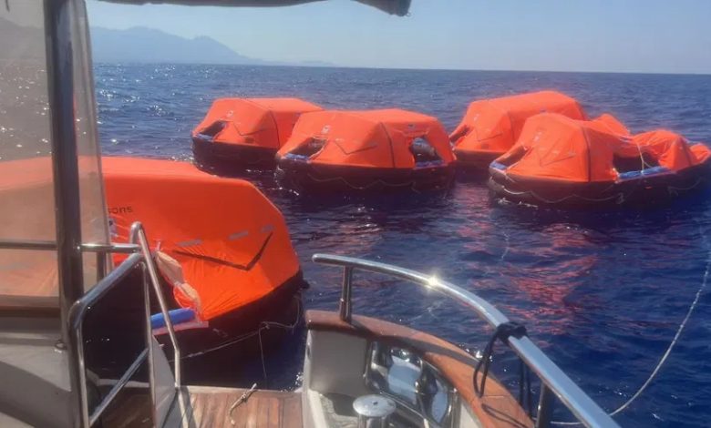 Girne’deki feribot faciasında enkaza ulaşıldı 2 KKTC’de Girne-Taşucu seferini yaparken alabora olan Filo Jet feribotunda kayıp 20 kişiyi arama çalışmaları sürüyor.