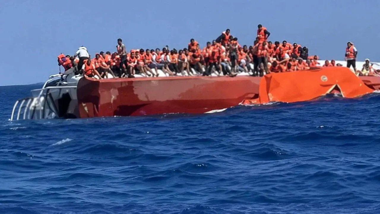 Girne gemi kazası! 13 kişiye ulaşılamadı!