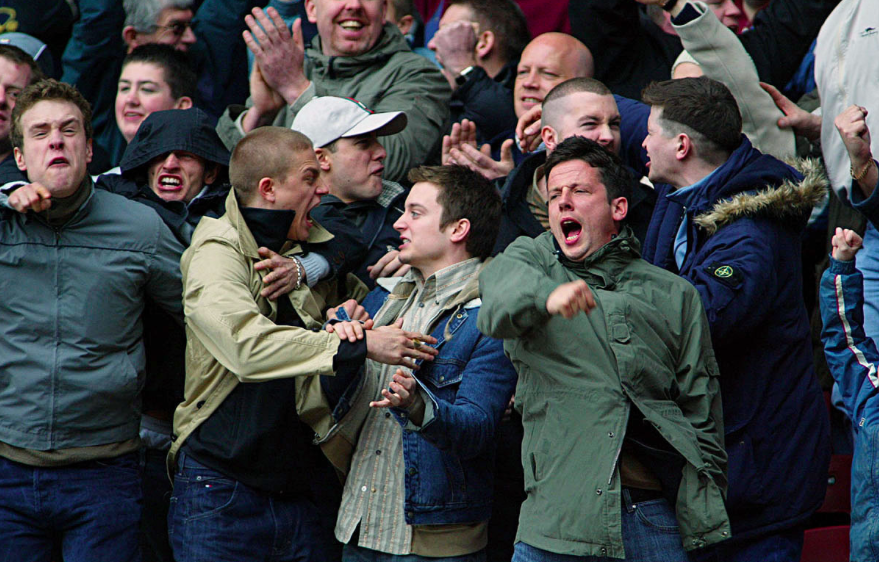 Filmlere konu olan Millwall-West Ham derbisi, 14 yıl sonra Championship’te yeniden sahnede 1 Green Street Hooligans, West Ham-Millwall arasındaki tarihi rekabeti İngiliz tribün kültürü üzerinden sinemaya taşıyan en bilinen yapımlardan biri oldu.