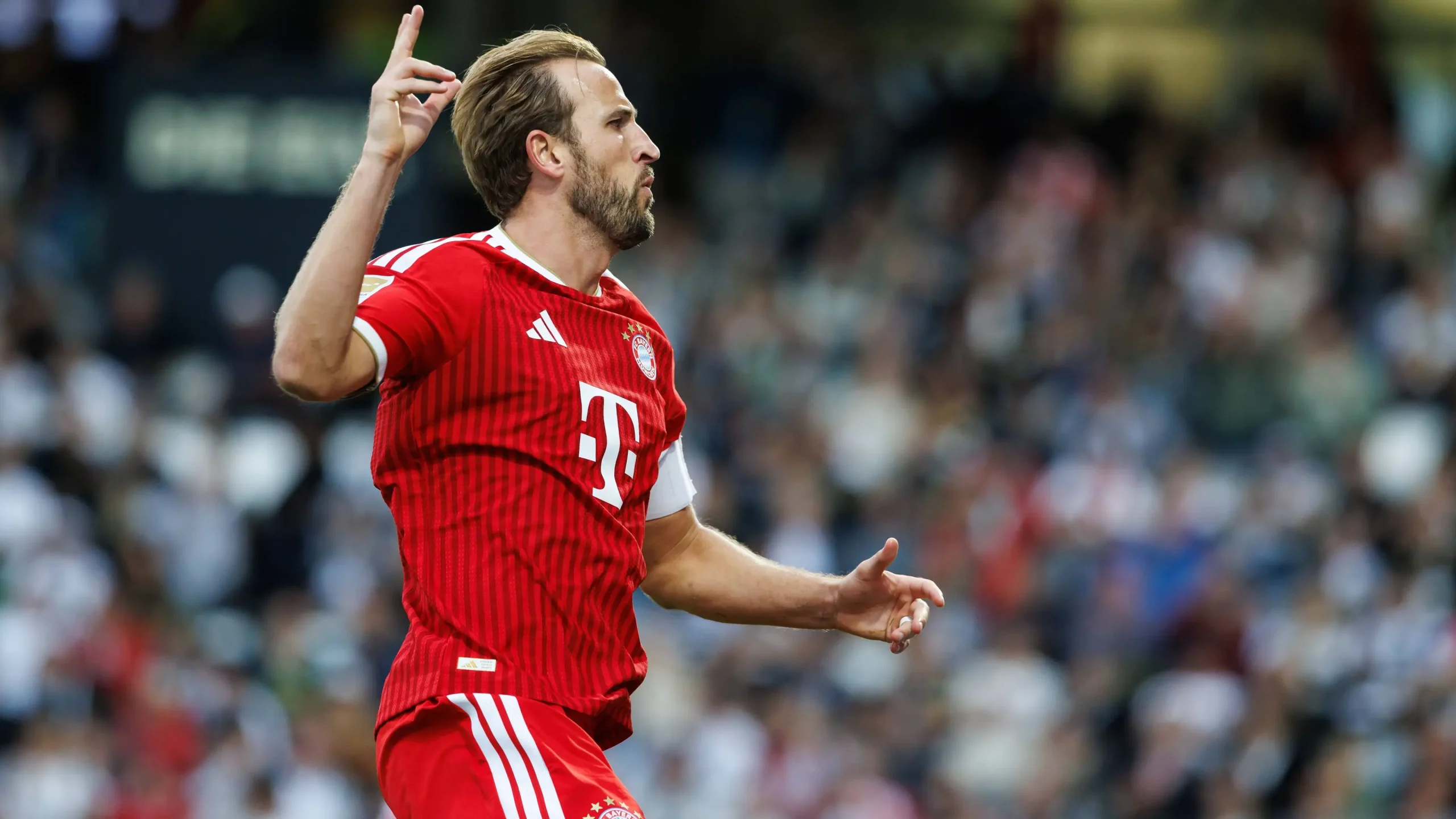 Bundesliga’nın 3. haftasında gol yağmuru 2 Bundesliga'nın 3. haftasında Bayern Münih'i ipten alan isim Harry Kane oldu.