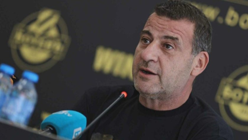 Botev Plovdiv Başkanı Iliyan Filipov öldürüldü 1 Botev Plovdiv Başkanı ve iş insanı Iliyan Filipov, Plovdiv’de düzenlenen silahlı saldırıda hayatını kaybetti.
