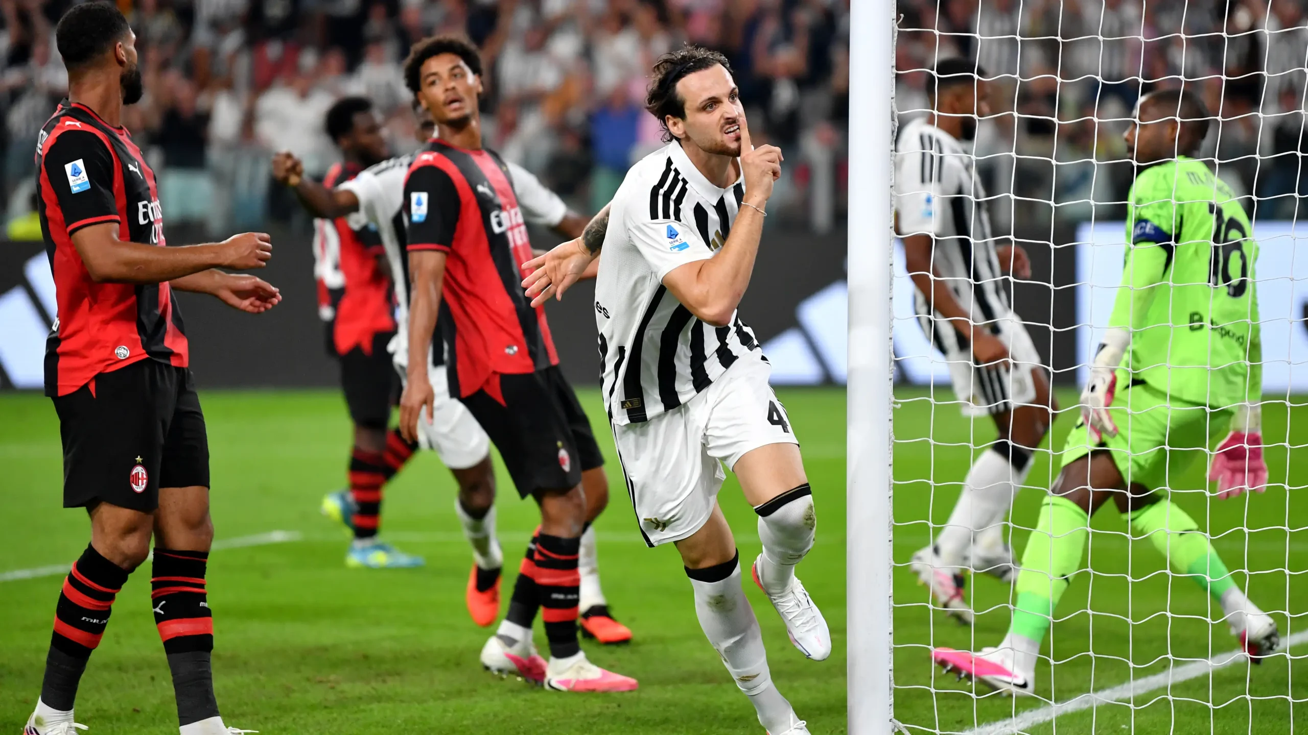 Serie A'da haftanın maçında derbide Juventus ve Milan puanları paylaştı.