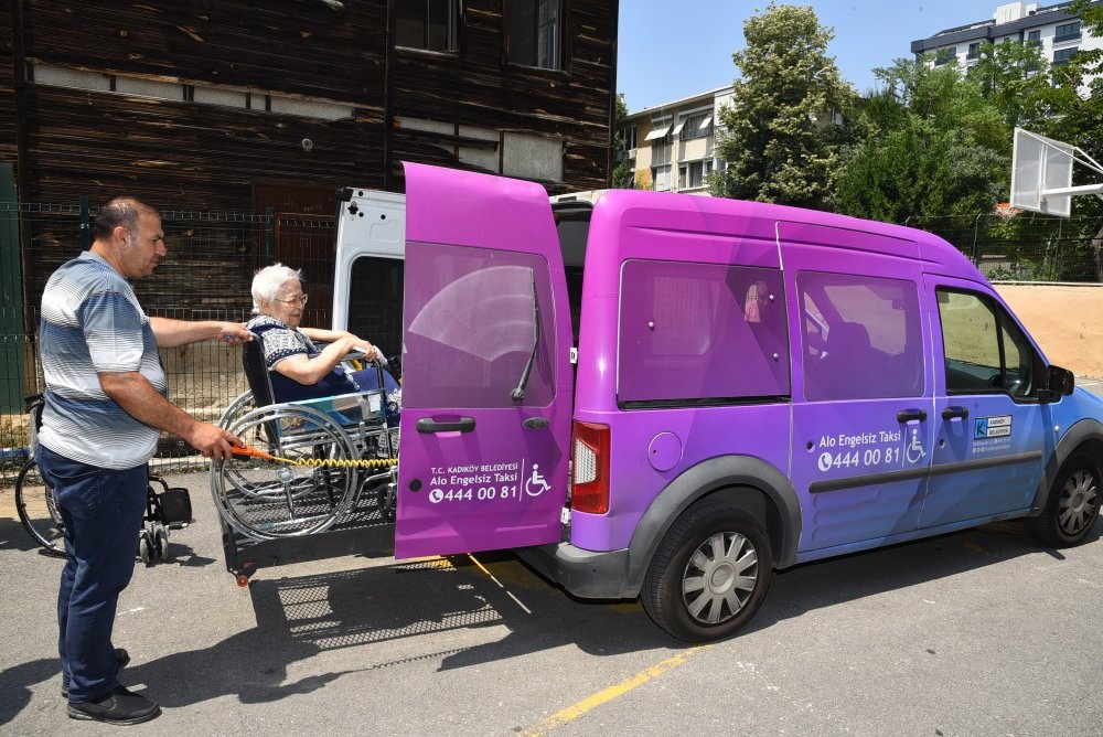 Kadıköy’de sosyal destek ağı büyüyor! Binlerce kişiye ücretsiz hizmet