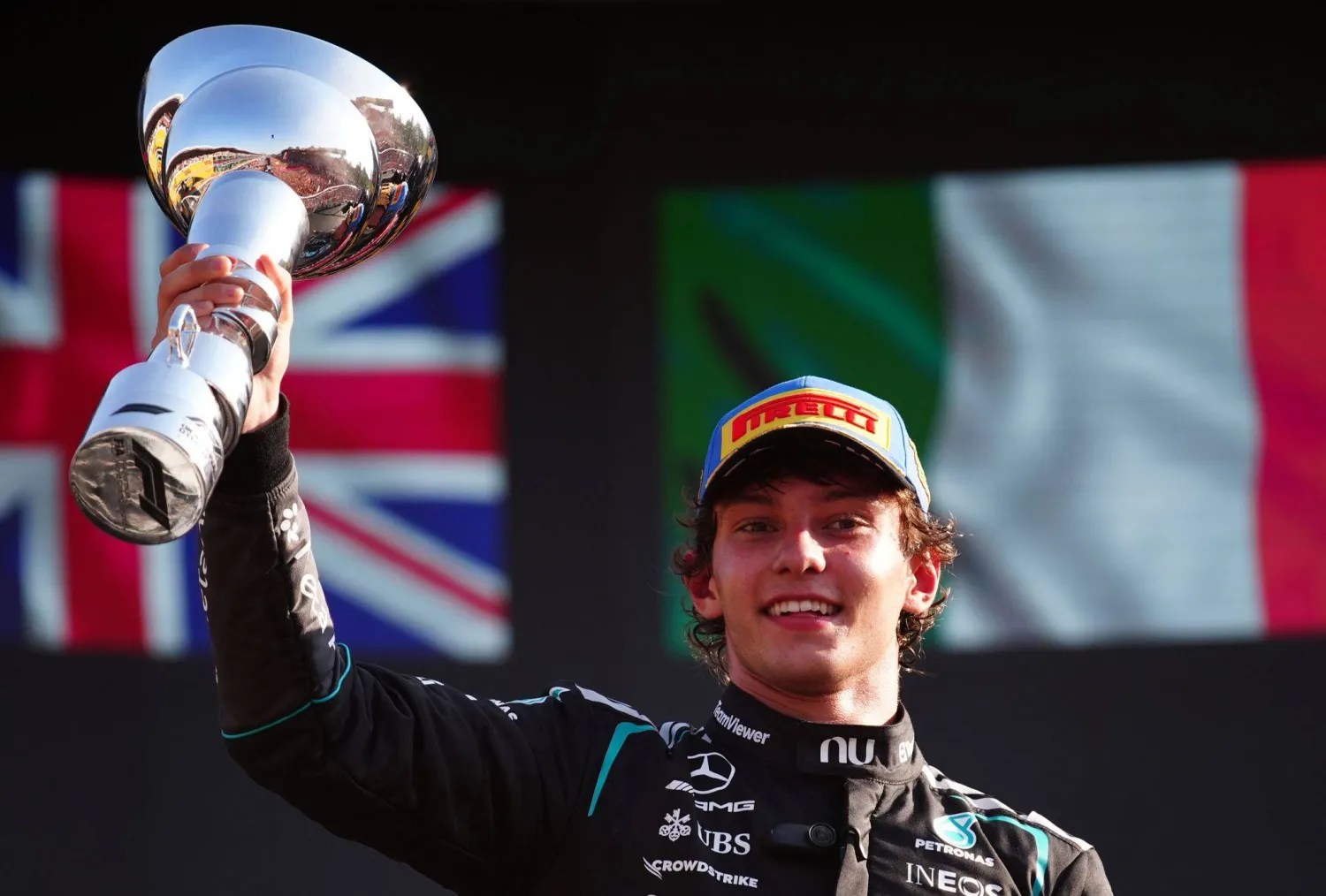 Madrid’de zafer Kimi Antonelli’nin 1 Mercedes pilotu Kimi Antonelli, Madrid’de ilk kez düzenlenen Formula 1 İspanya Grand Prix’sini kazanarak şampiyona liderliğini güçlendirdi.