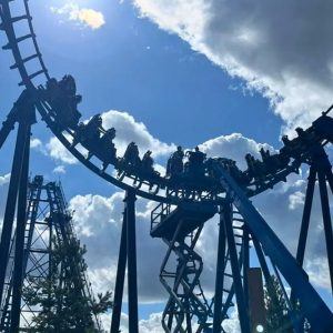 Lunaparkta korku dolu anlar! Tren 15 metre yüksekte kaldı