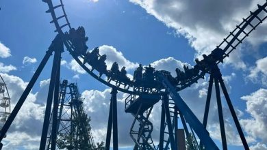 Lunaparkta korku dolu anlar! Tren 15 metre yüksekte kaldı 2 İngiltere’nin doğusundaki bir lunaparkta Wipeout adlı hız treninin raylar üzerinde aniden durmasıyla yolcular yaklaşık 15 metre yüksekte mahsur kaldı. İ