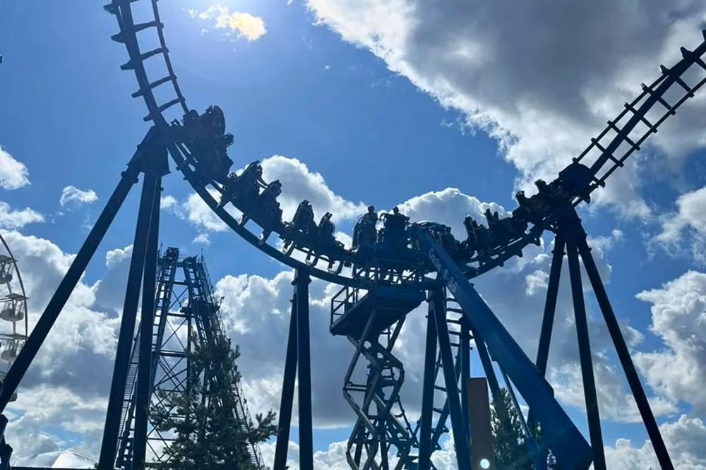 Lunaparkta korku dolu anlar! Tren 15 metre yüksekte kaldı