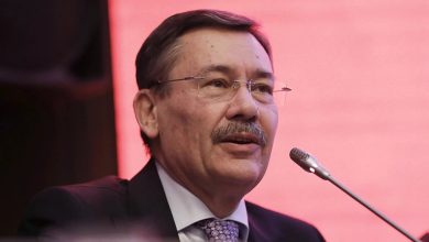Ankara Cumhuriyet Başsavcılığı'nın hakkında soruşturma başlattığı, eski Ankara Büyükşehir Belediye Başkanı Melih Gökçek adliyeye gitti
